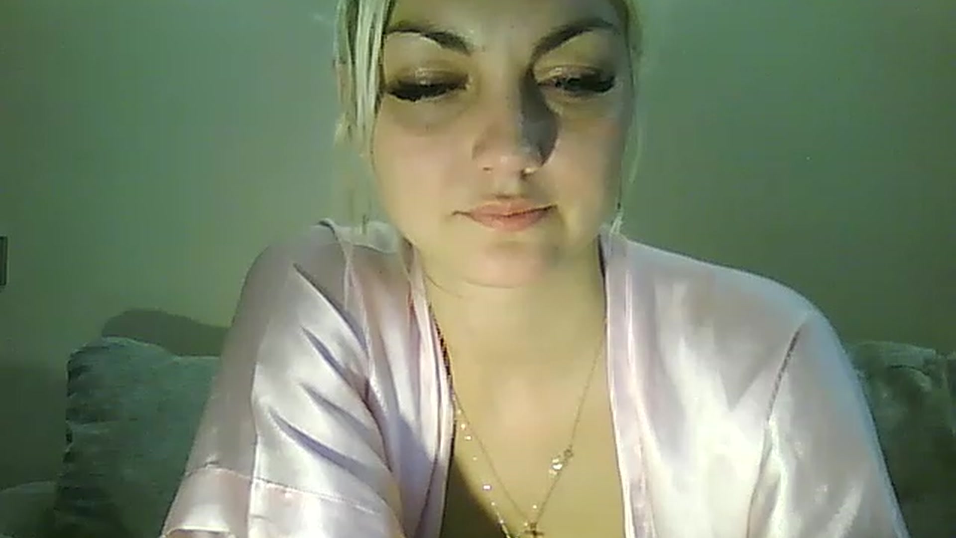 Gallery image thumbnail from AlissaMay's myfreecams stream on, 04/01/2023, 17:08 image 18 of 20