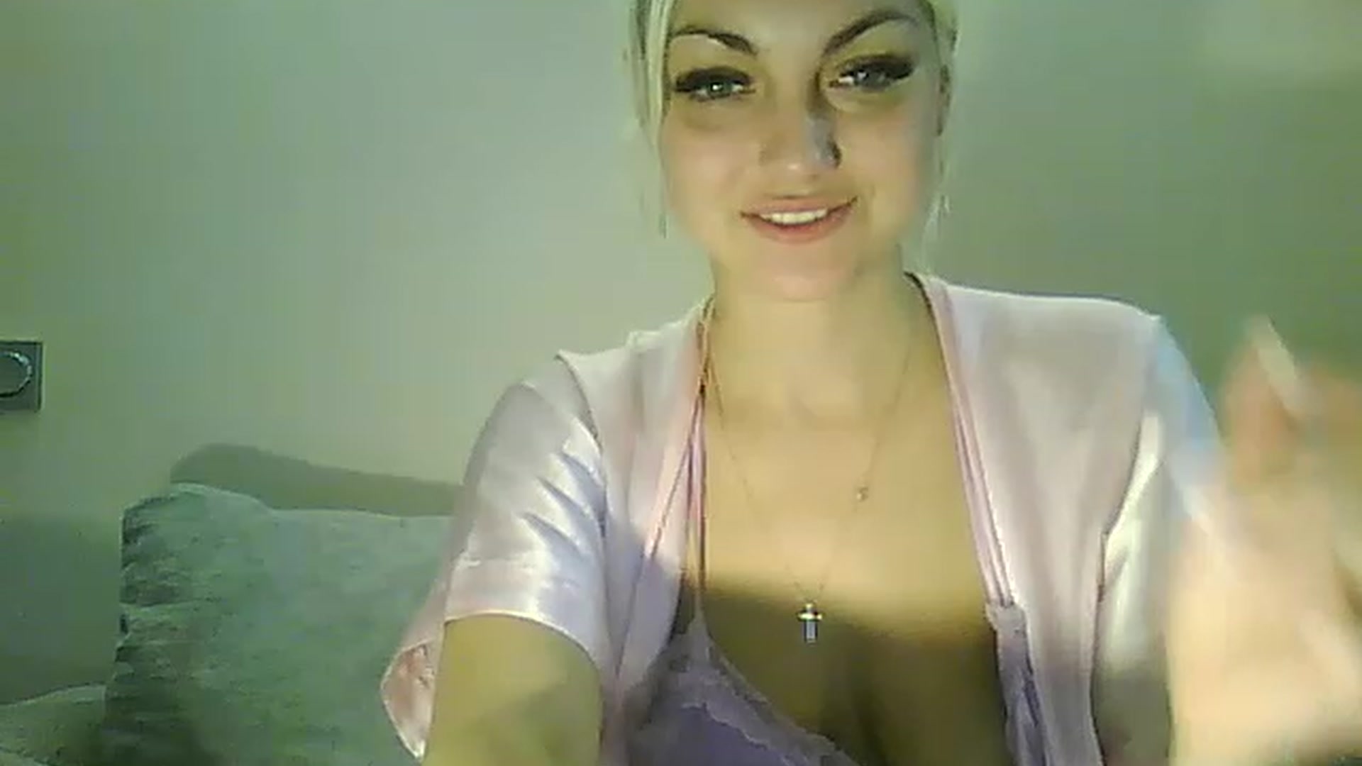 Gallery image thumbnail from AlissaMay's myfreecams stream on, 04/01/2023, 17:08 image 12 of 20