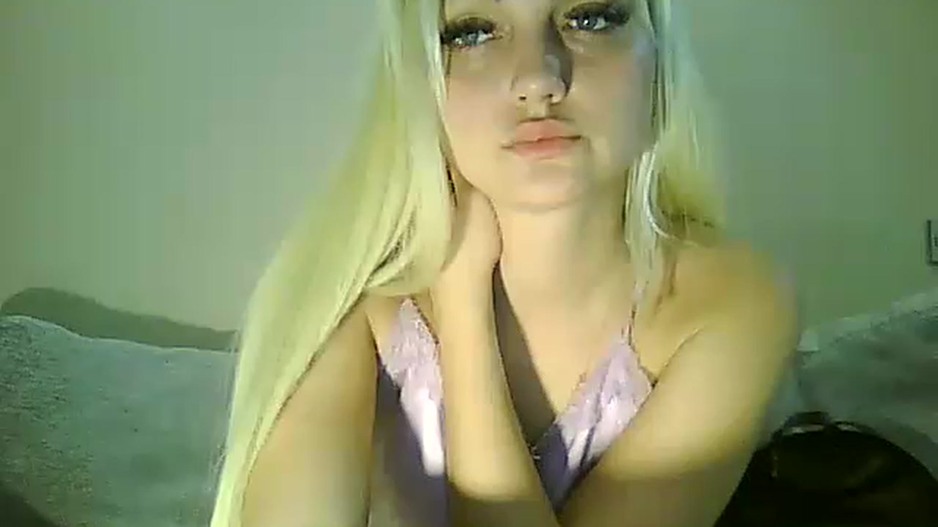 Gallery image thumbnail from AlissaMay's myfreecams stream on, 04/02/2023, 02:17 image 18 of 20