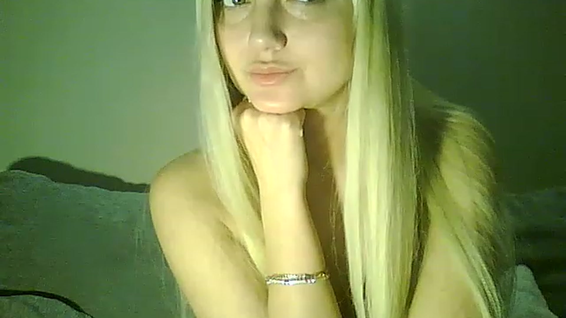 Gallery image thumbnail from AlissaMay's myfreecams stream on, 04/02/2023, 17:45 image 17 of 20