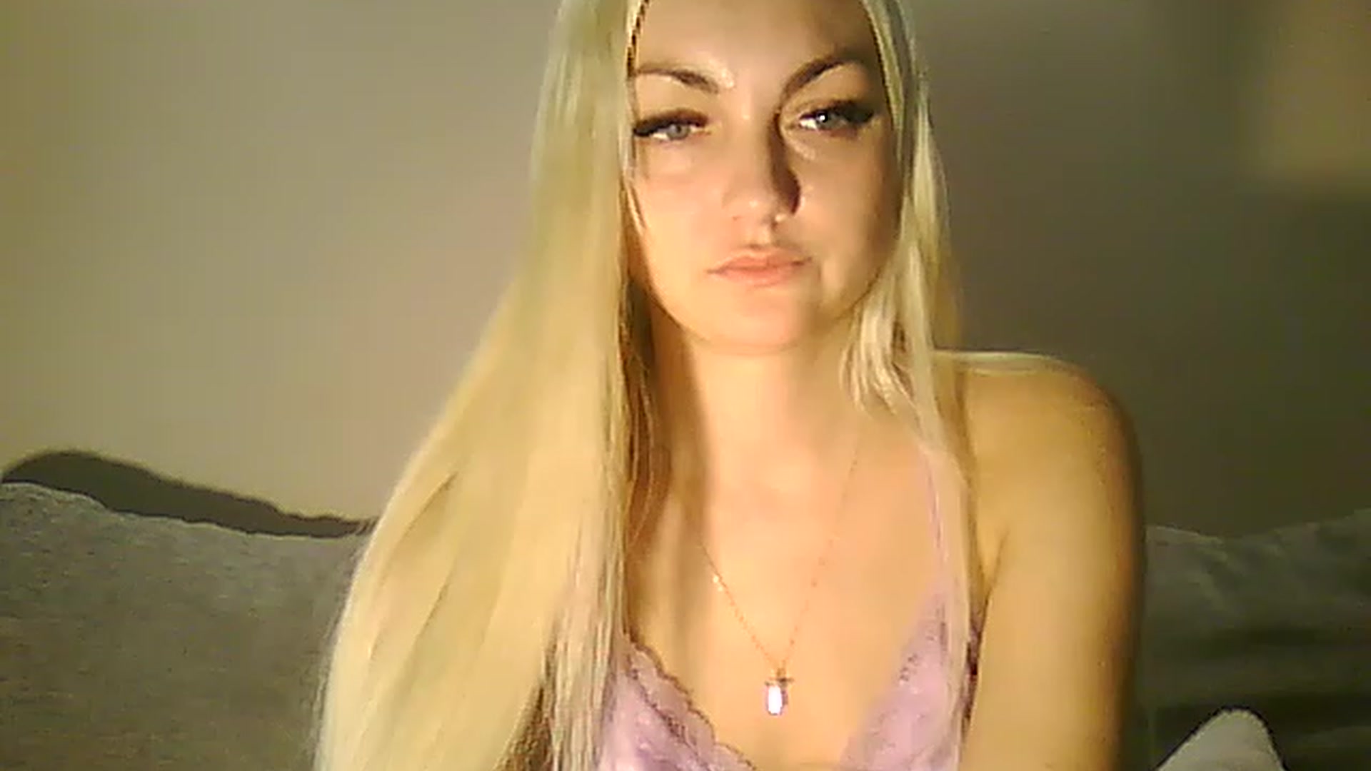Gallery image thumbnail from AlissaMay's myfreecams stream on, 04/02/2023, 17:45 image 9 of 20