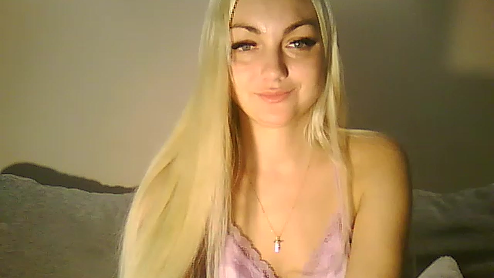 Gallery image thumbnail from AlissaMay's myfreecams stream on, 04/02/2023, 17:45 image 6 of 20
