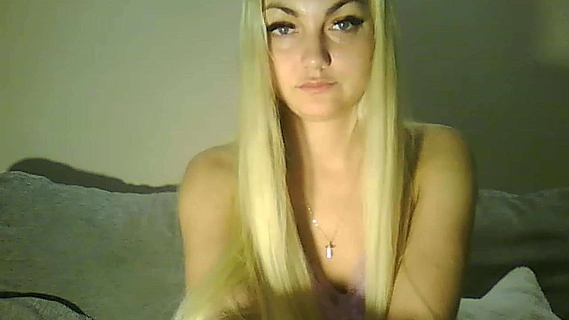 Gallery image thumbnail from AlissaMay's myfreecams stream on, 04/02/2023, 17:45 image 14 of 20