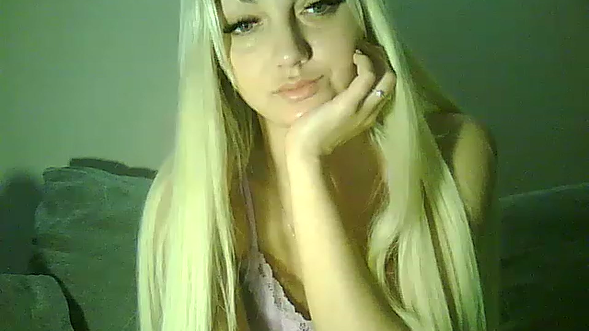 Gallery image thumbnail from AlissaMay's myfreecams stream on, 04/03/2023, 14:28 image 13 of 20
