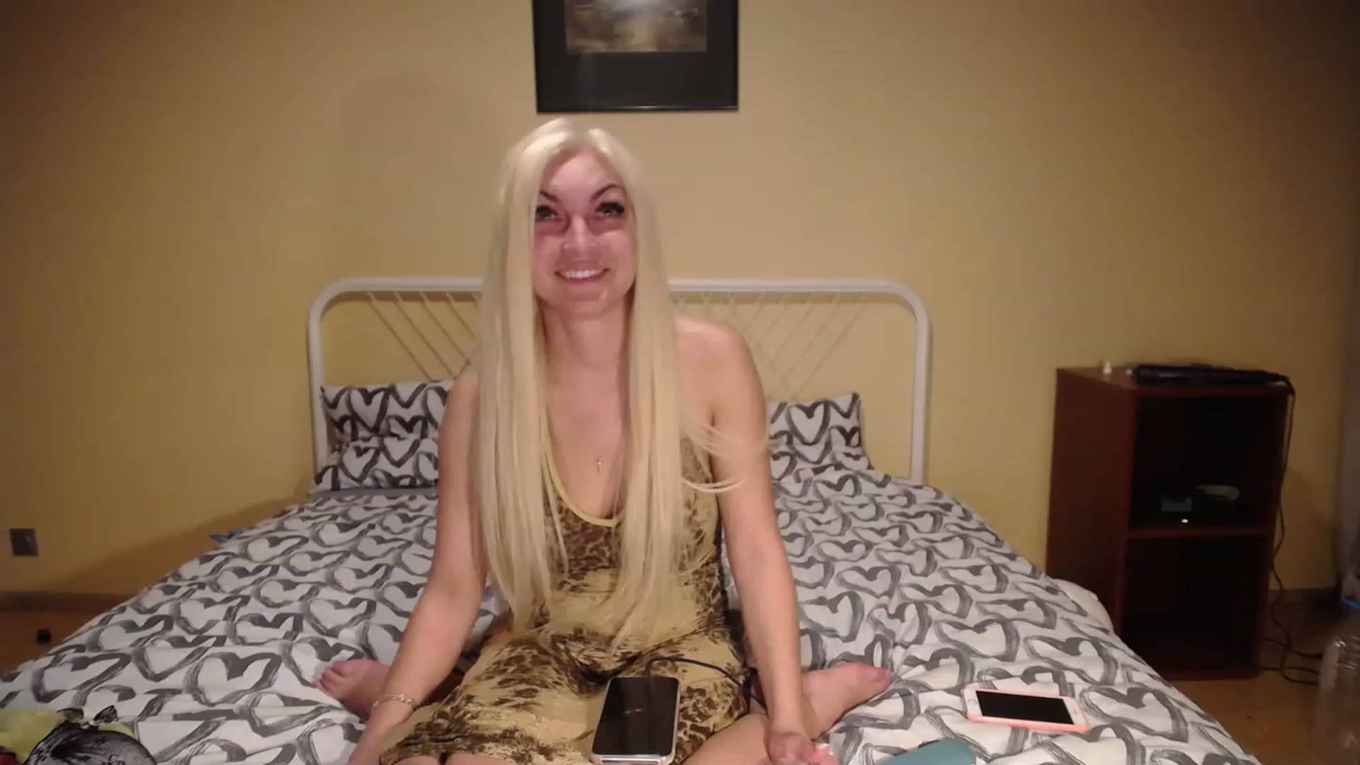 Gallery image thumbnail from AlissaMay's myfreecams stream on, 04/07/2023, 18:57 image 14 of 20