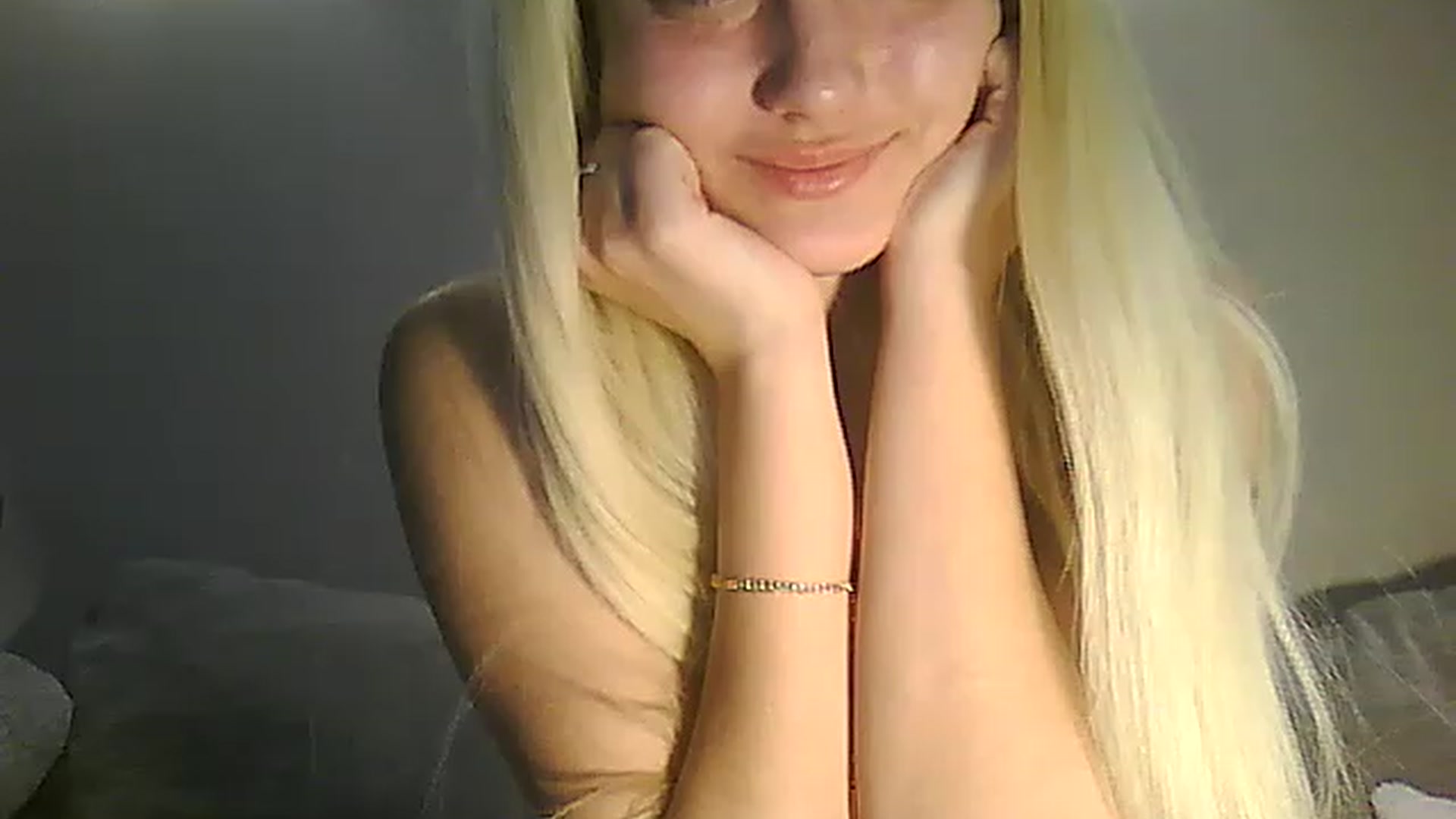 Gallery image thumbnail from AlissaMay's myfreecams stream on, 04/20/2023, 15:19 image 10 of 20