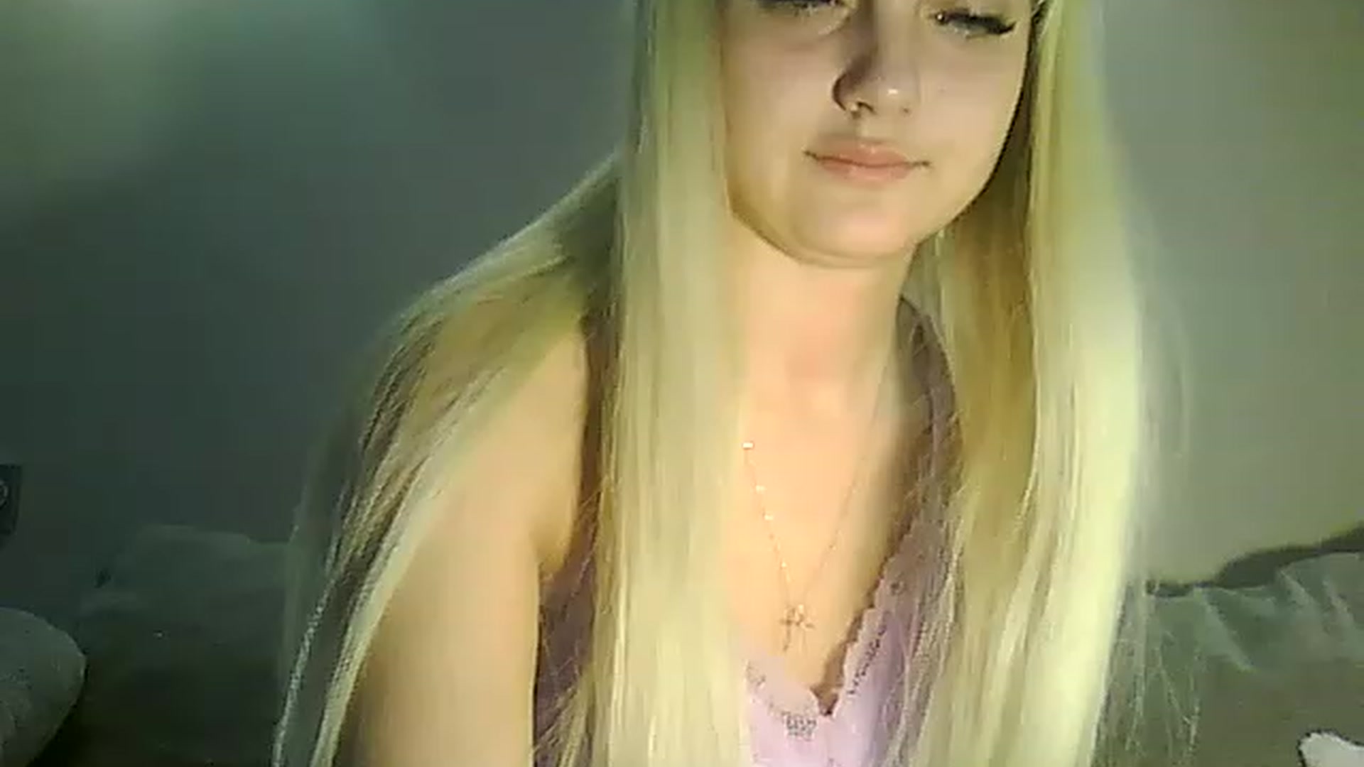 Gallery image thumbnail from AlissaMay's myfreecams stream on, 04/20/2023, 15:19 image 18 of 20