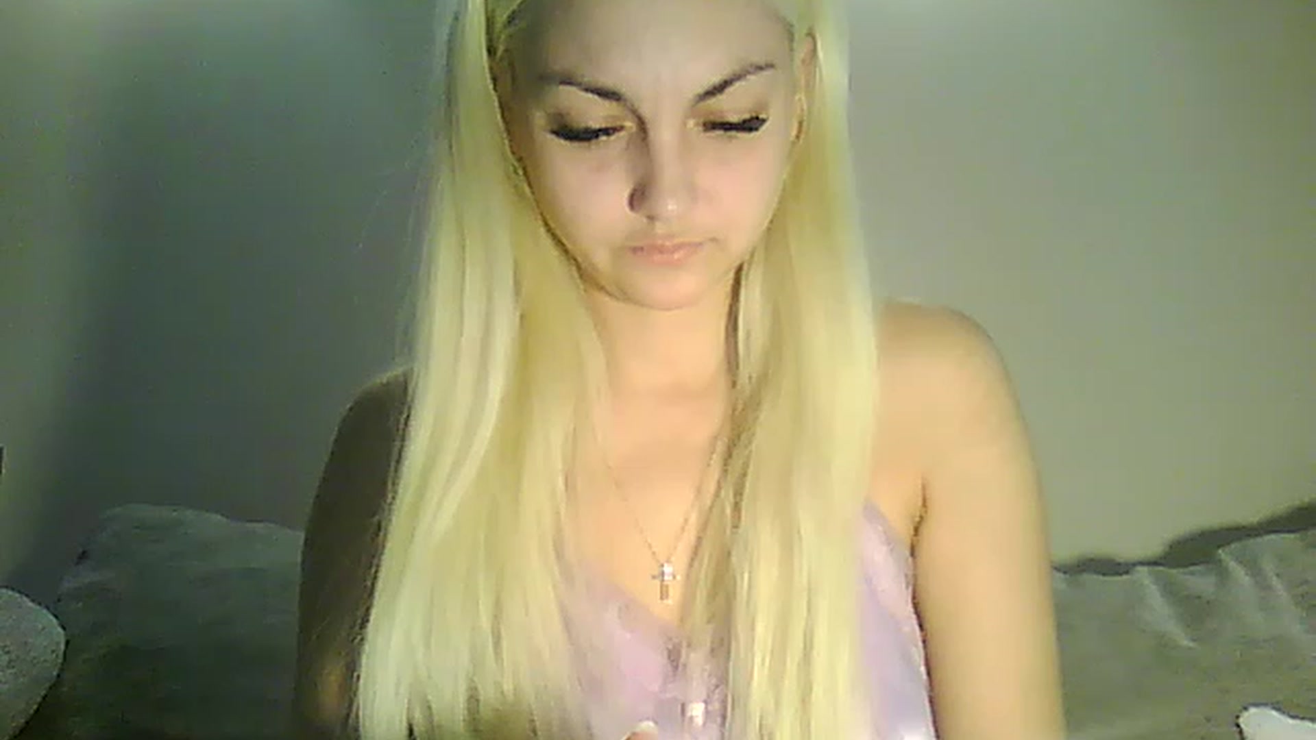Gallery image thumbnail from AlissaMay's myfreecams stream on, 04/20/2023, 15:19 image 8 of 20