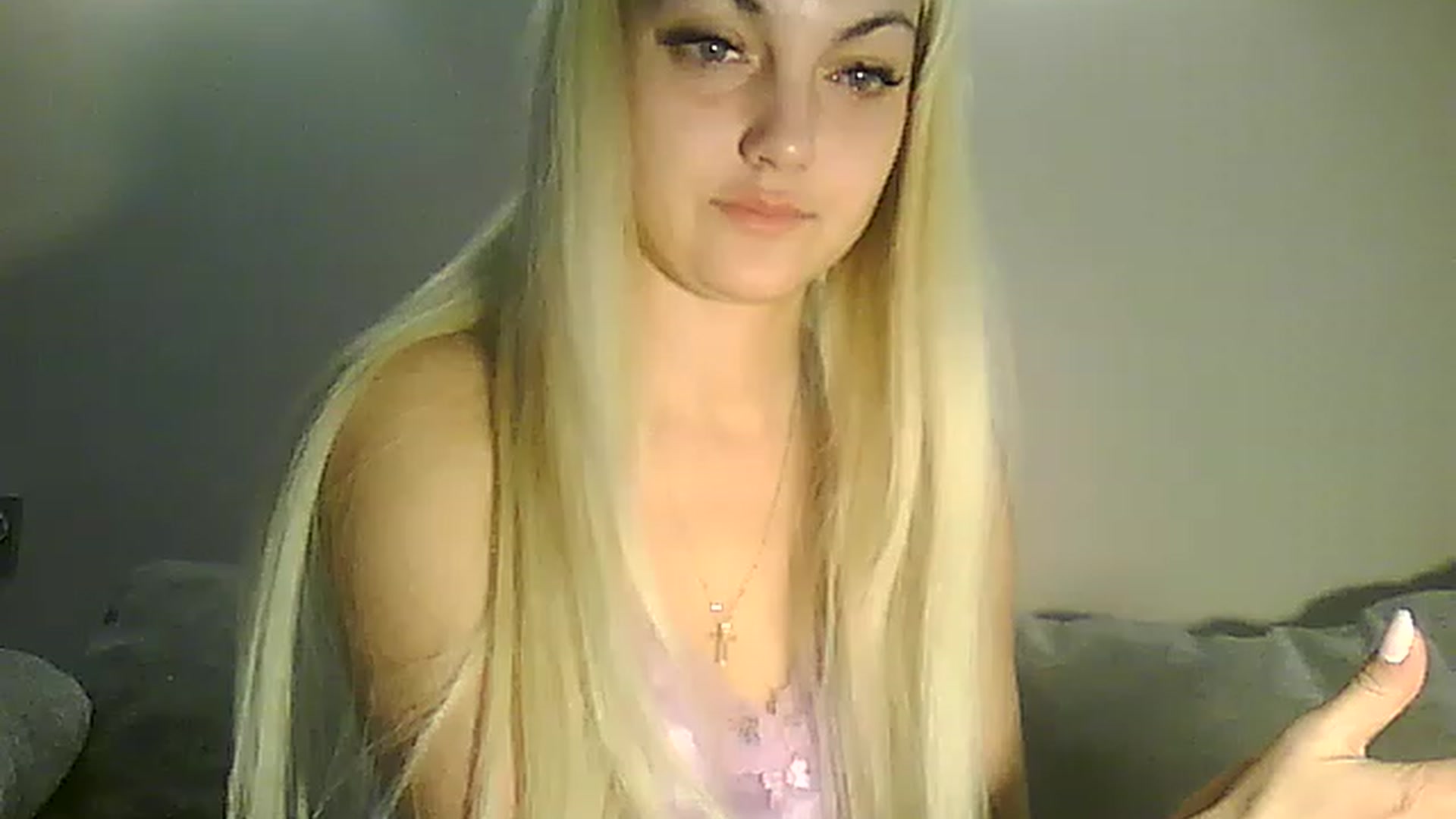 Gallery image thumbnail from AlissaMay's myfreecams stream on, 04/20/2023, 15:19 image 16 of 20