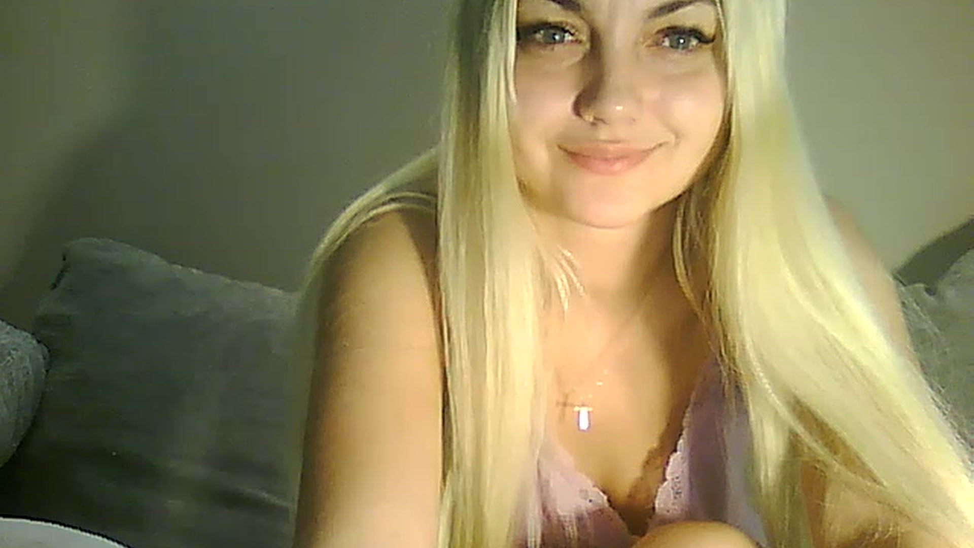 Gallery image thumbnail from AlissaMay's myfreecams stream on, 04/21/2023, 24:40 image 19 of 20