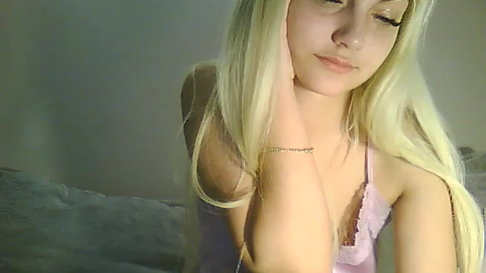 Gallery image thumbnail from AlissaMay's myfreecams stream on, 04/21/2023, 01:28 image 16 of 20