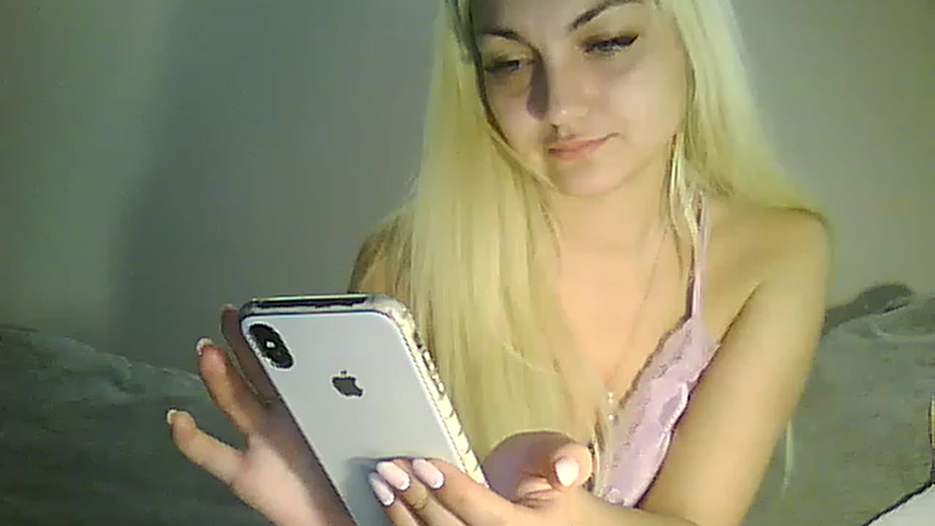 Gallery image thumbnail from AlissaMay's myfreecams stream on, 04/21/2023, 01:28 image 14 of 20