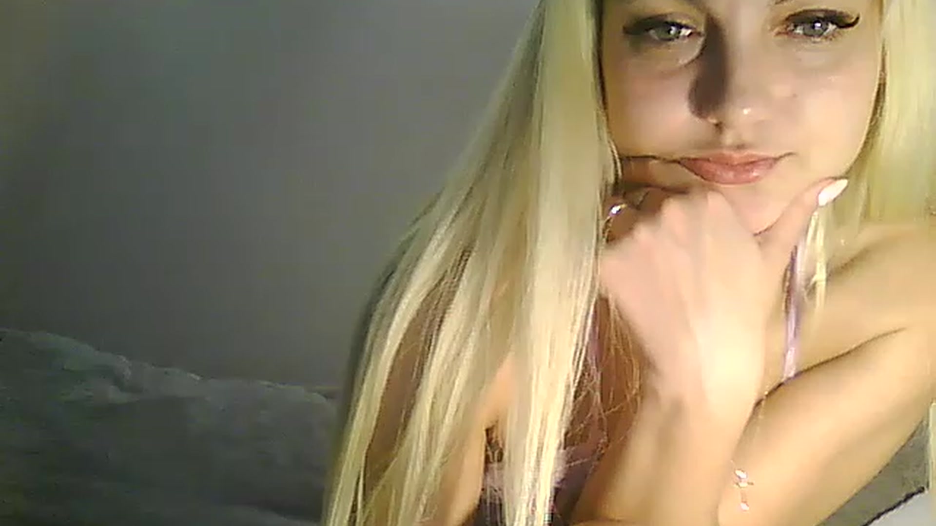 Gallery image thumbnail from AlissaMay's myfreecams stream on, 04/21/2023, 01:28 image 10 of 20