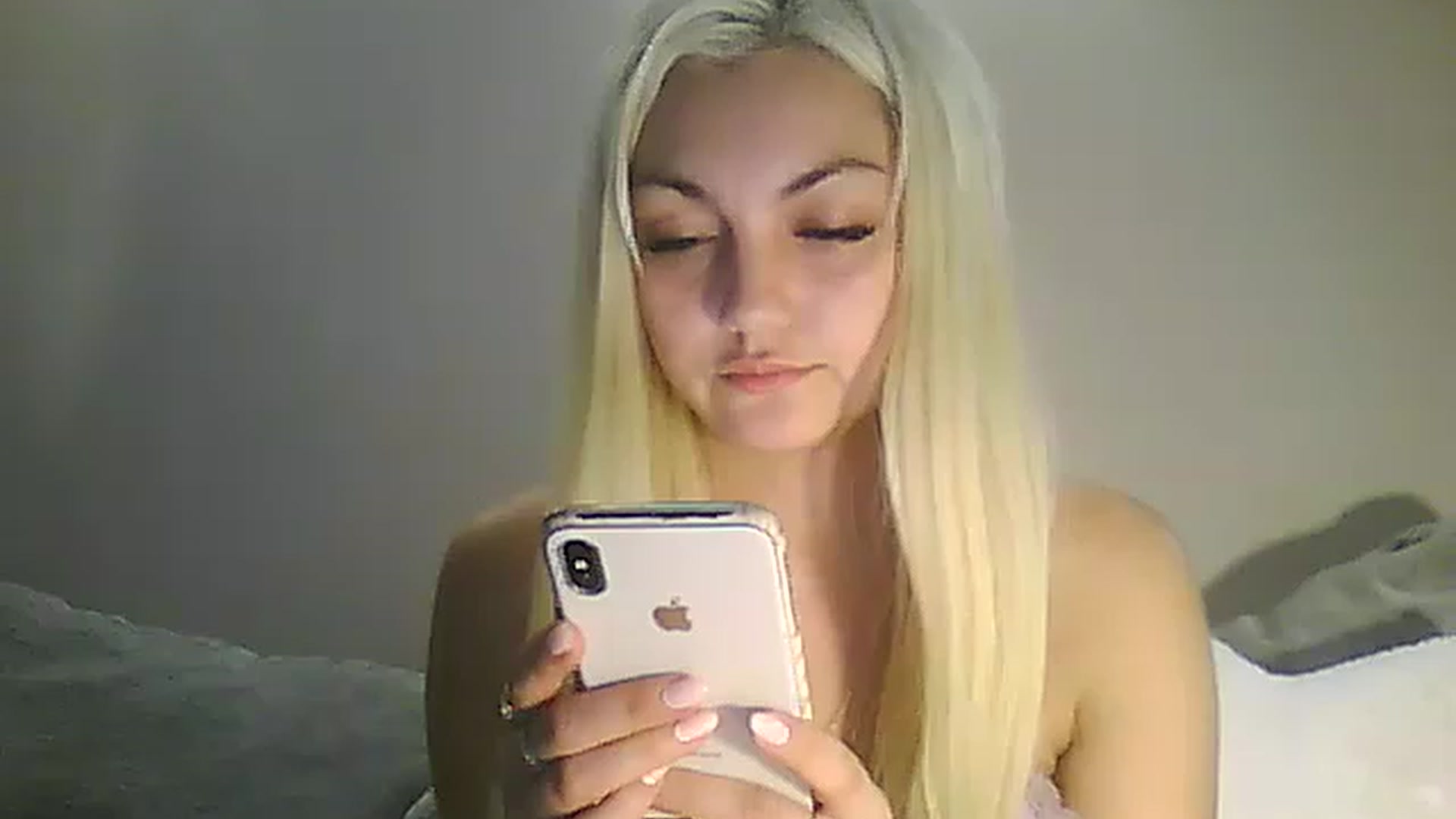 Gallery image thumbnail from AlissaMay's myfreecams stream on, 04/21/2023, 03:46 image 19 of 20