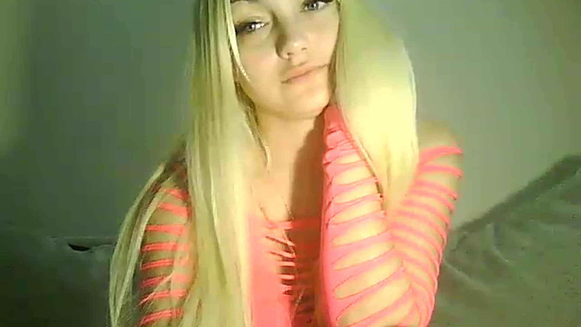 Gallery image thumbnail from AlissaMay's myfreecams stream on, 04/21/2023, 18:01 image 2 of 20