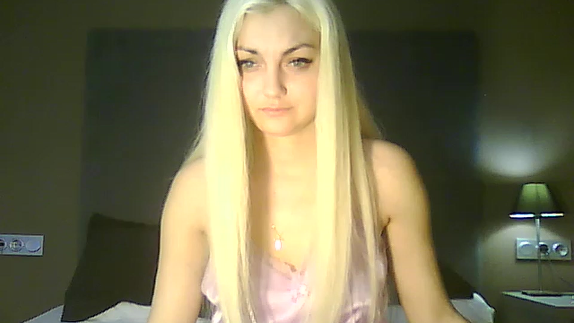 Gallery image thumbnail from AlissaMay's myfreecams stream on, 04/24/2023, 13:34 image 2 of 20