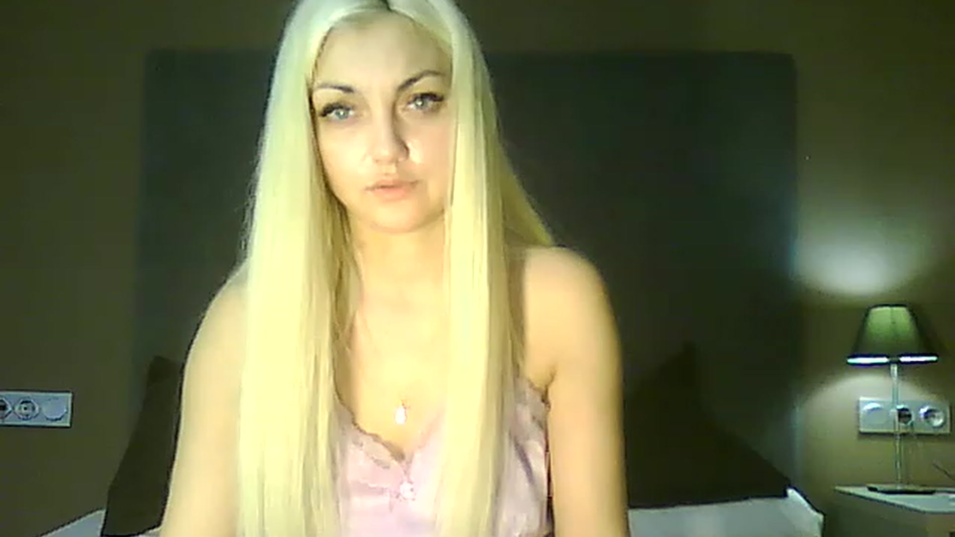 Gallery image thumbnail from AlissaMay's myfreecams stream on, 04/24/2023, 15:06 image 12 of 20
