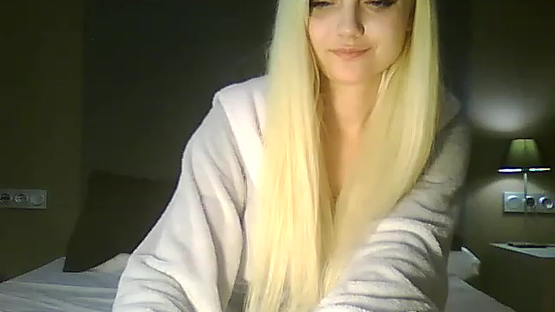 Gallery image thumbnail from AlissaMay's myfreecams stream on, 04/24/2023, 19:43 image 12 of 20