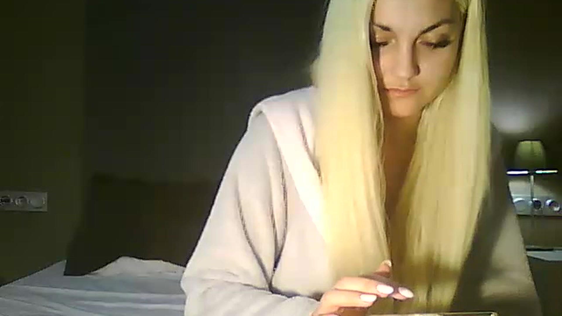 Gallery image thumbnail from AlissaMay's myfreecams stream on, 04/24/2023, 19:43 image 18 of 20