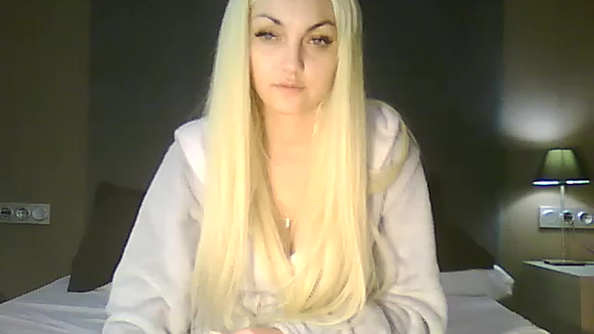 Gallery image thumbnail from AlissaMay's myfreecams stream on, 04/24/2023, 19:43 image 3 of 20
