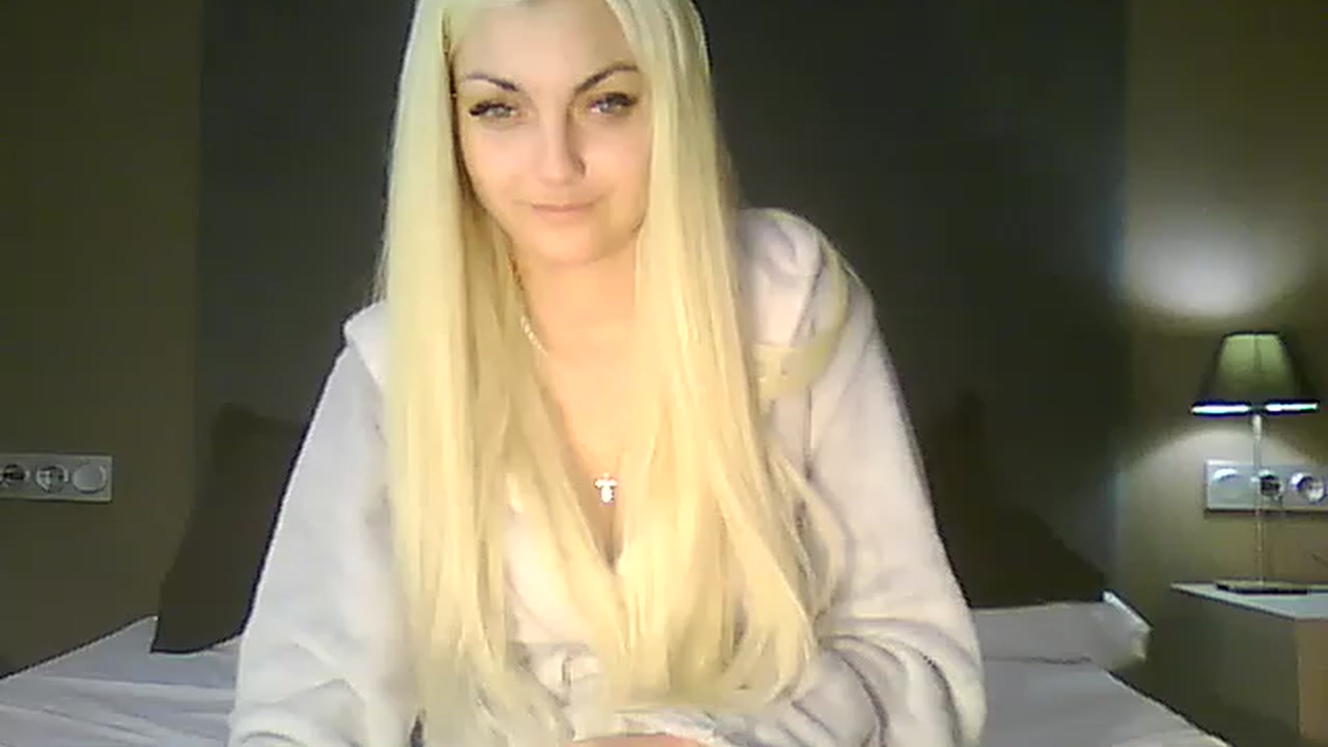 Gallery image thumbnail from AlissaMay's myfreecams stream on, 04/24/2023, 19:43 image 1 of 20
