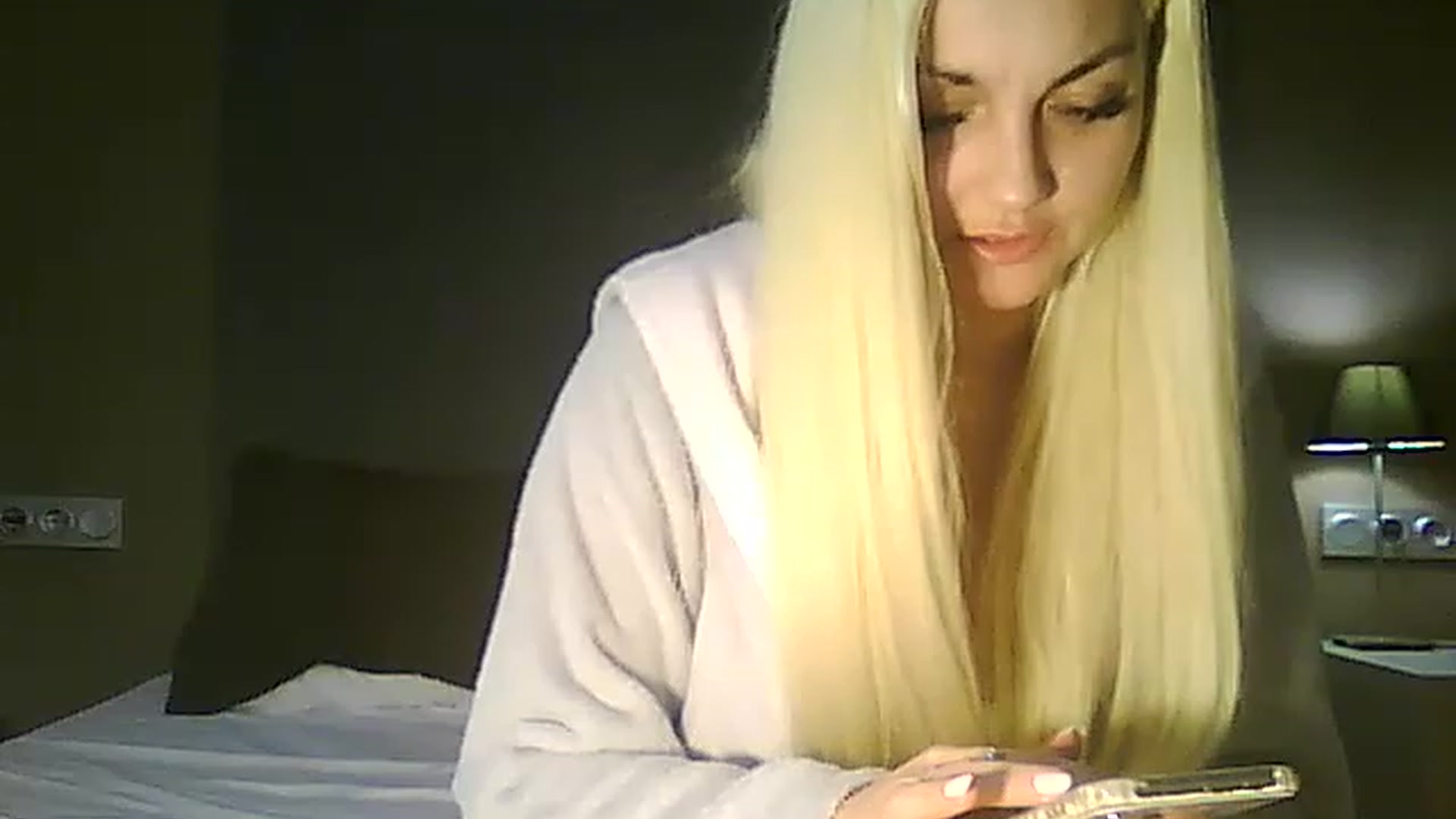 Gallery image thumbnail from AlissaMay's myfreecams stream on, 04/24/2023, 19:43 image 13 of 20