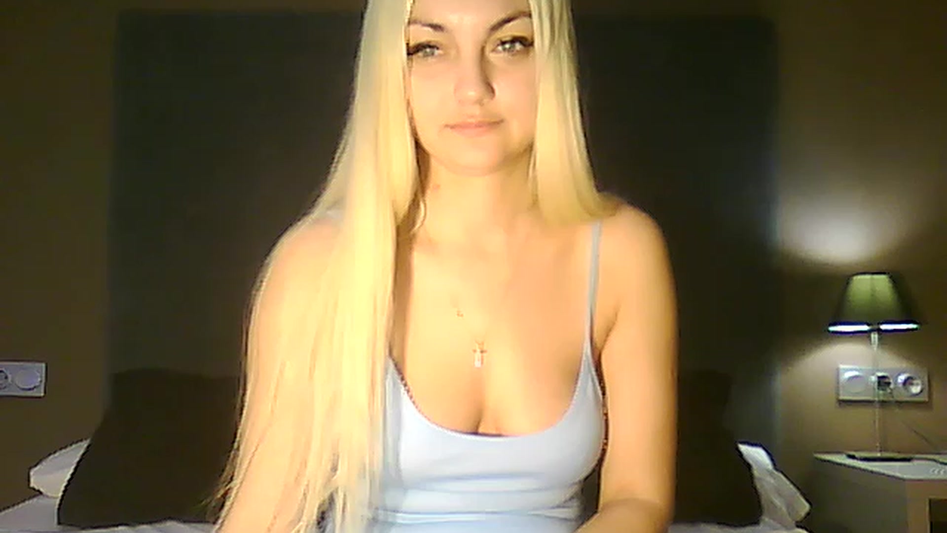 Gallery image thumbnail from AlissaMay's myfreecams stream on, 04/25/2023, 15:53 image 3 of 20