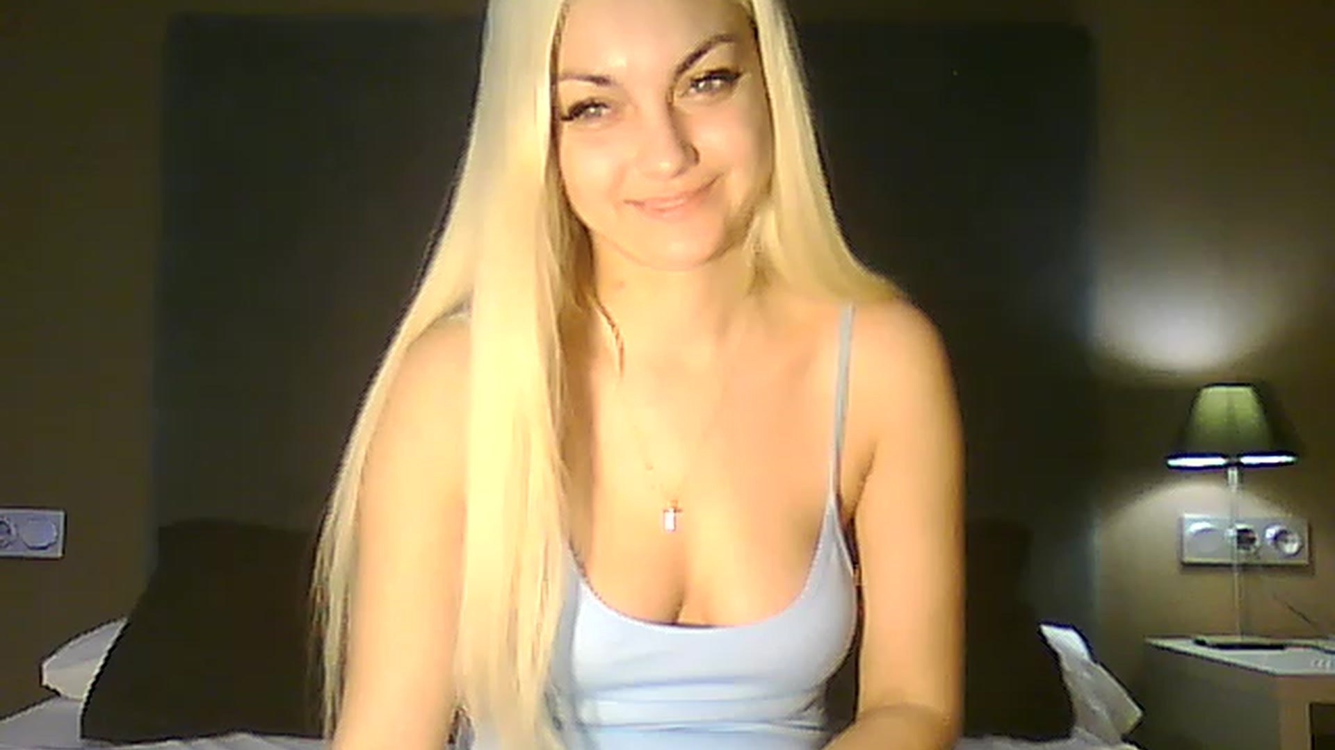 Gallery image thumbnail from AlissaMay's myfreecams stream on, 04/25/2023, 15:53 image 8 of 20