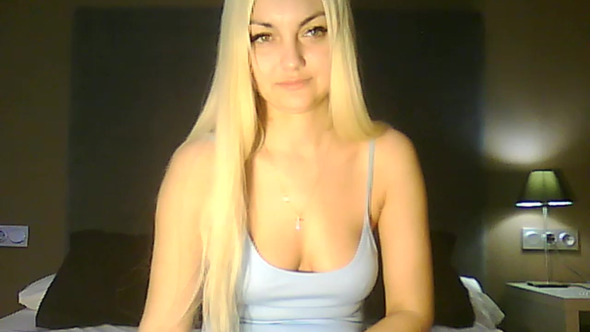 Gallery image thumbnail from AlissaMay's myfreecams stream on, 04/25/2023, 15:53 image 5 of 20