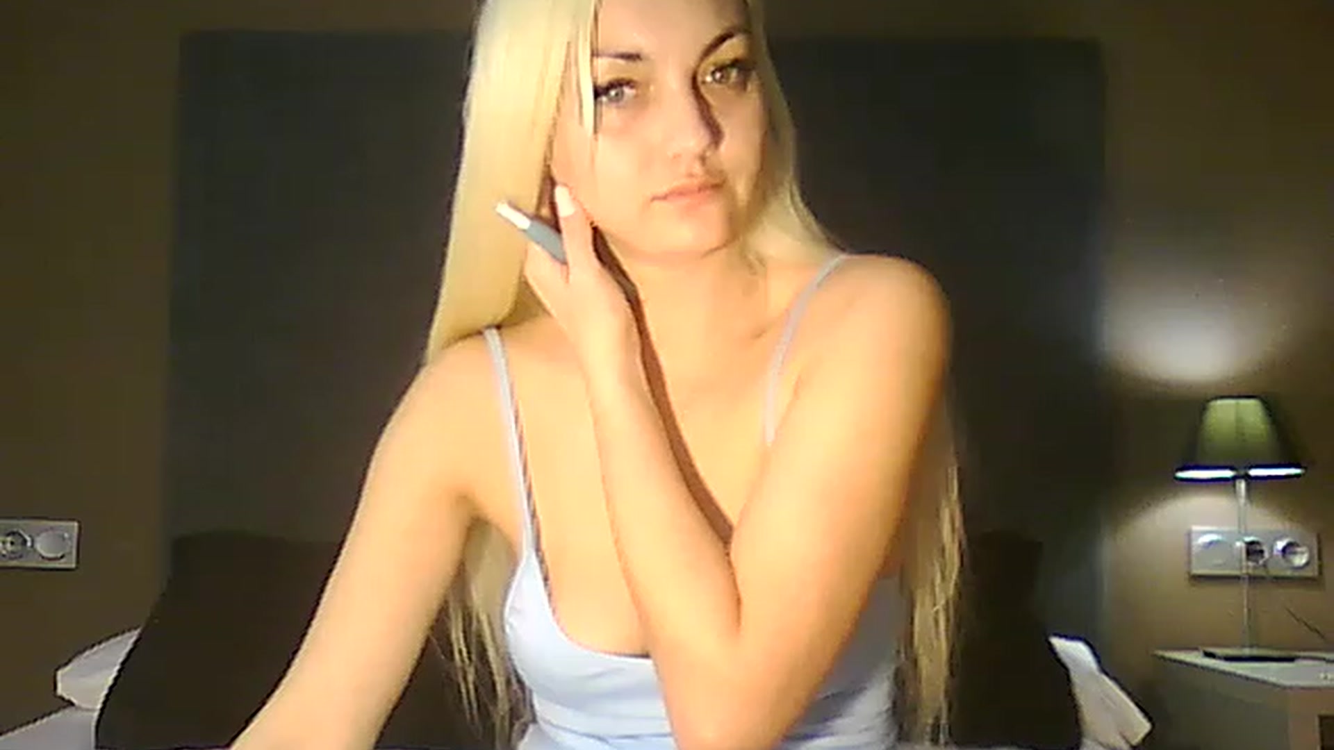 Gallery image thumbnail from AlissaMay's myfreecams stream on, 04/25/2023, 17:22 image 16 of 20