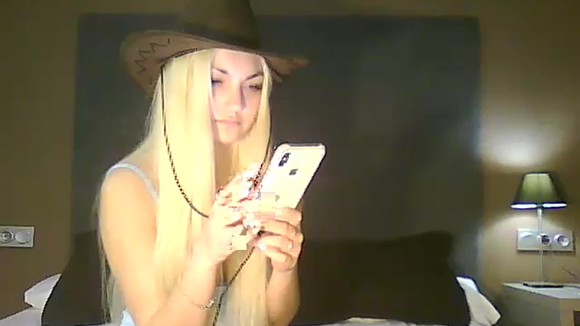 Gallery image thumbnail from AlissaMay's myfreecams stream on, 04/25/2023, 18:17 image 20 of 20