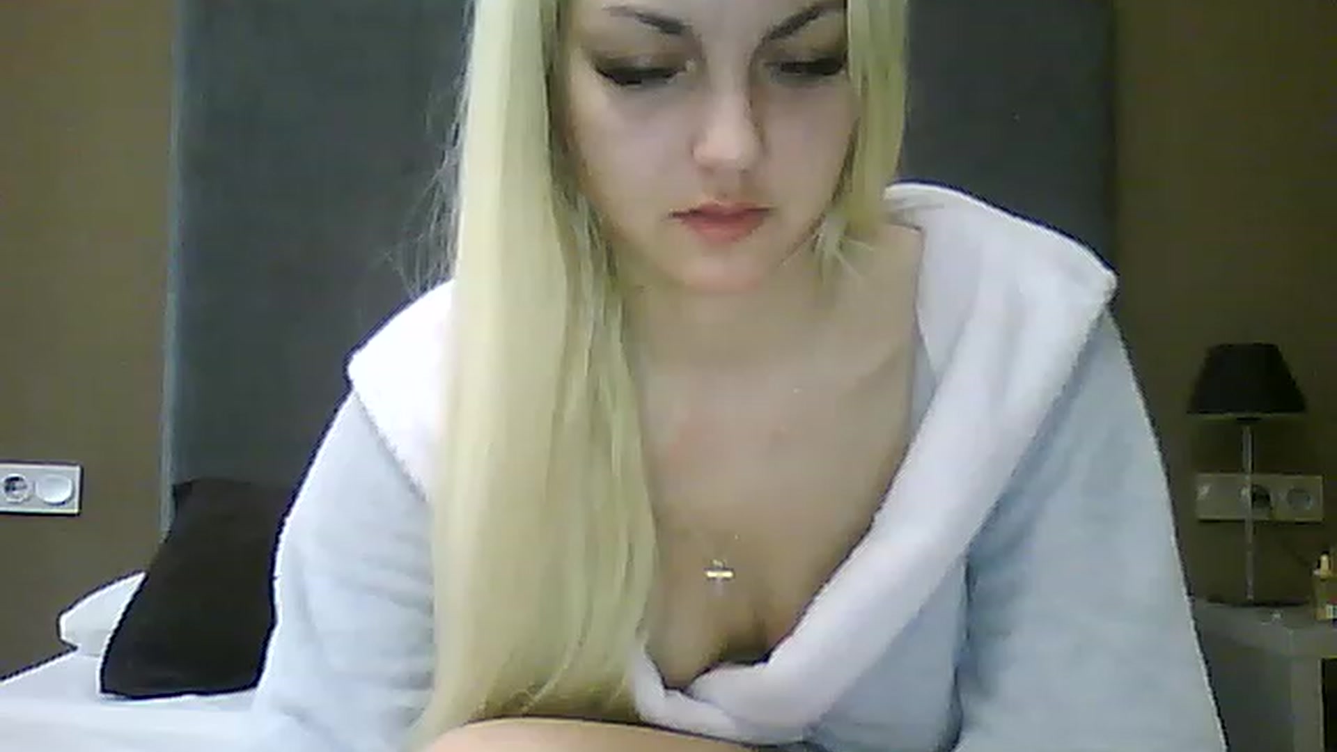 Gallery image thumbnail from AlissaMay's myfreecams stream on, 04/26/2023, 07:27 image 4 of 20