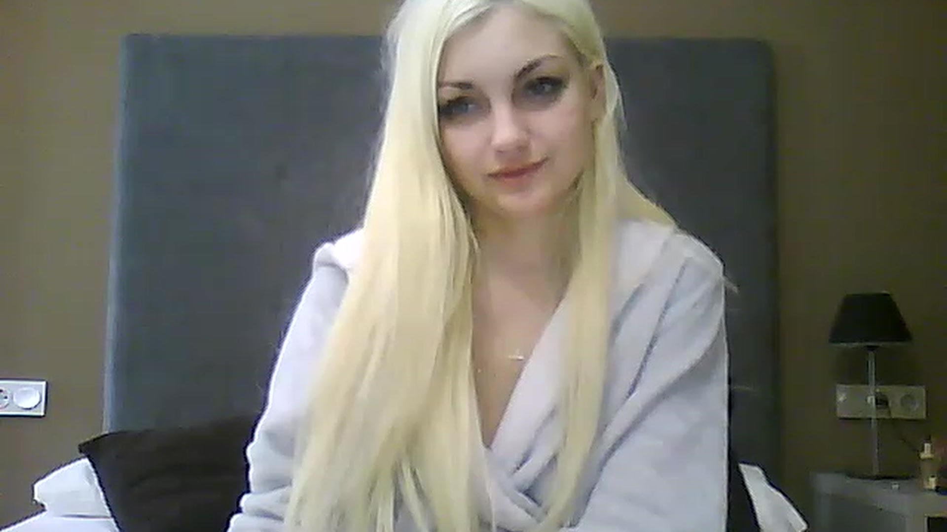 Gallery image thumbnail from AlissaMay's myfreecams stream on, 04/26/2023, 07:27 image 13 of 20