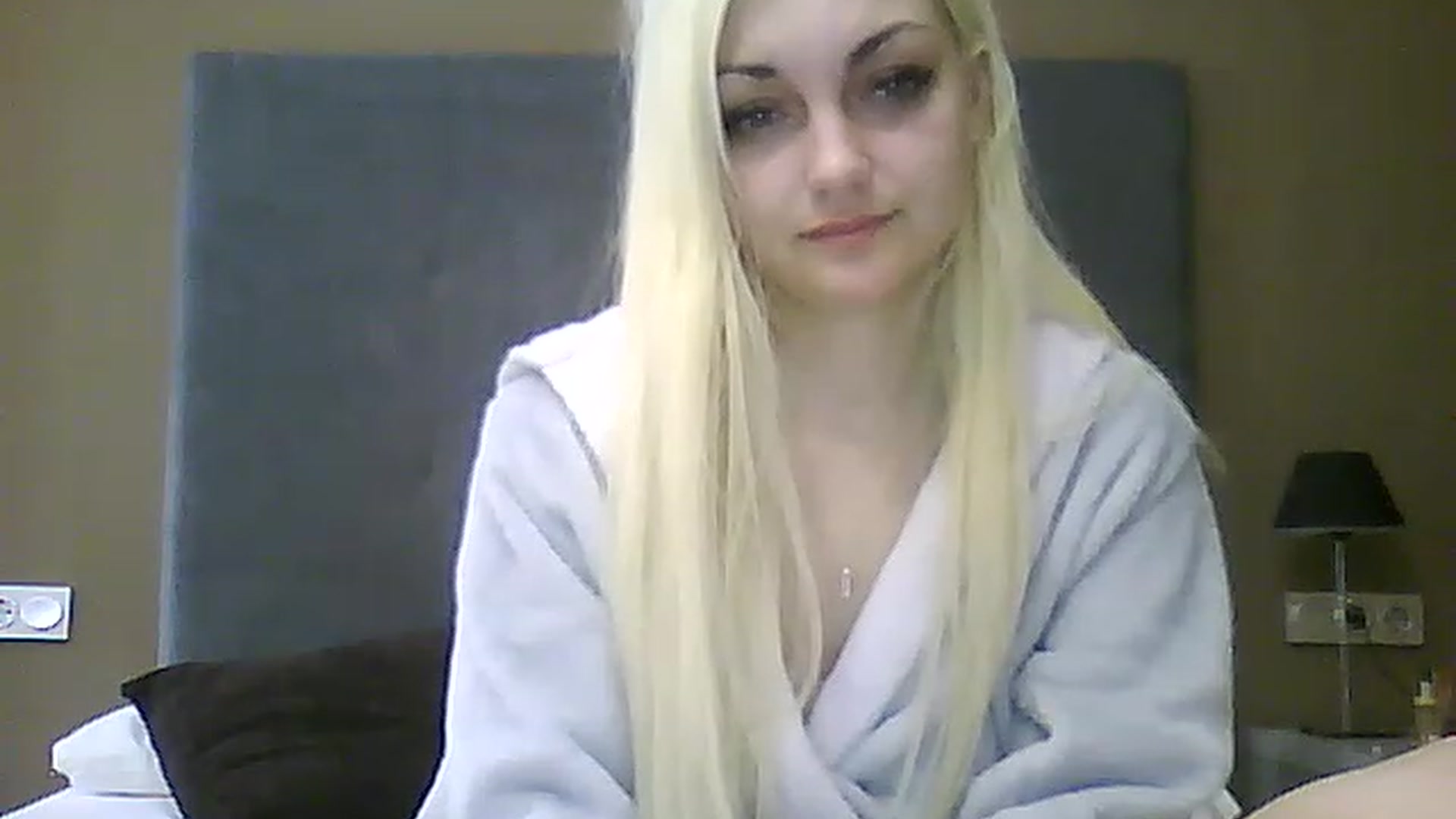 Gallery image thumbnail from AlissaMay's myfreecams stream on, 04/26/2023, 07:27 image 14 of 20