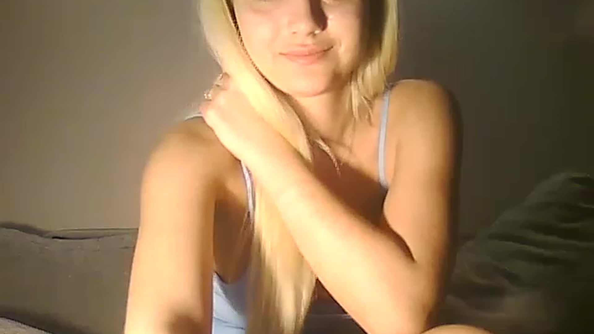 Gallery image thumbnail from AlissaMay's myfreecams stream on, 04/27/2023, 10:19 image 10 of 20