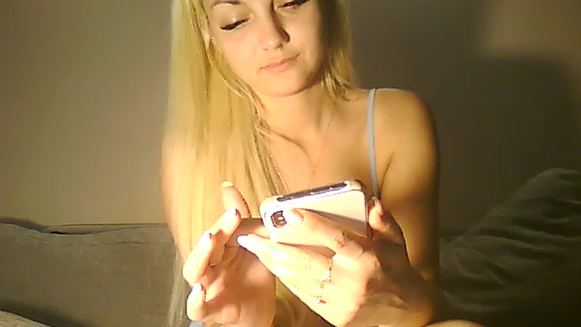 Gallery image thumbnail from AlissaMay's myfreecams stream on, 04/27/2023, 10:19 image 5 of 20