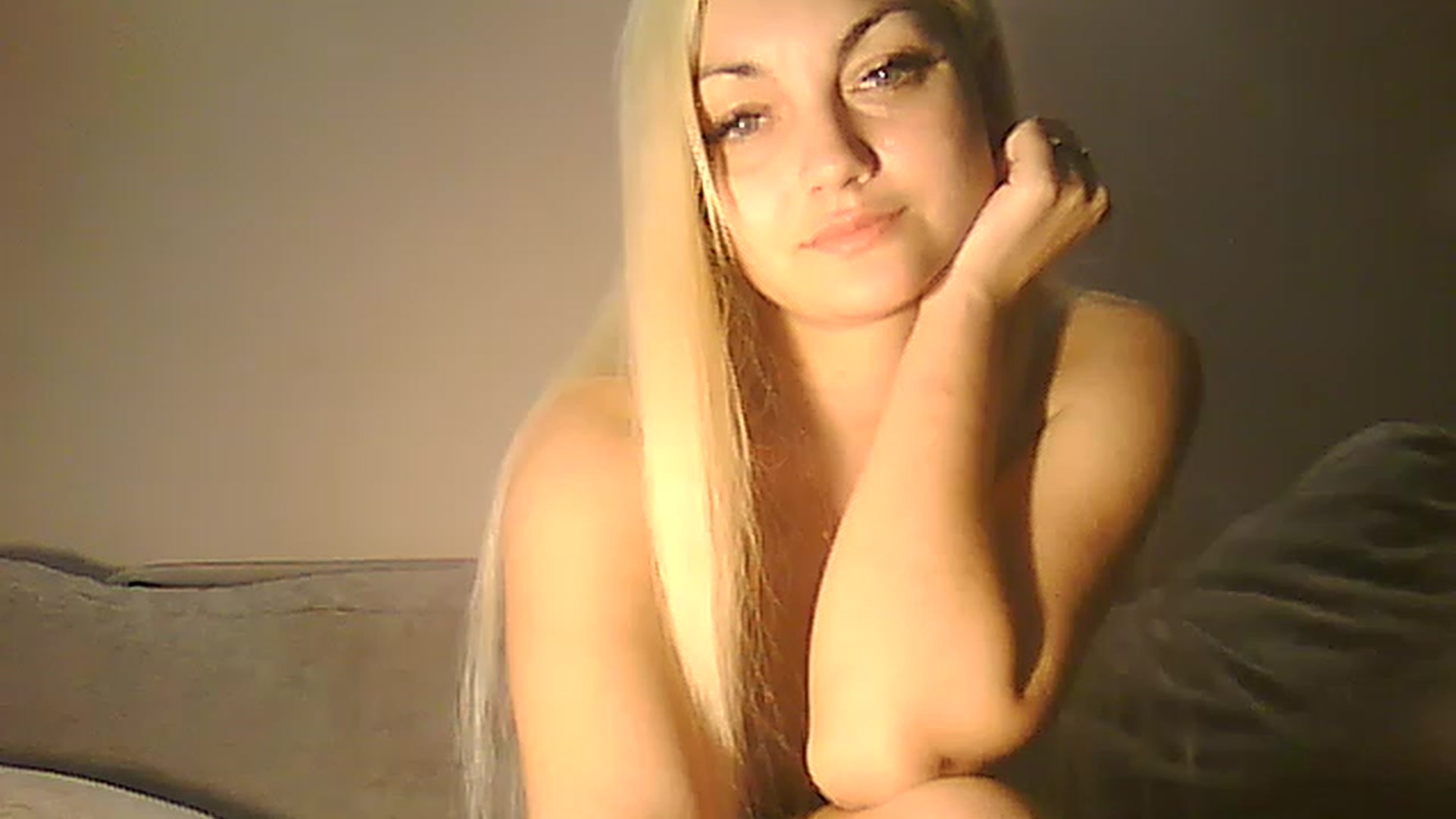 Gallery image thumbnail from AlissaMay's myfreecams stream on, 04/27/2023, 10:19 image 19 of 20