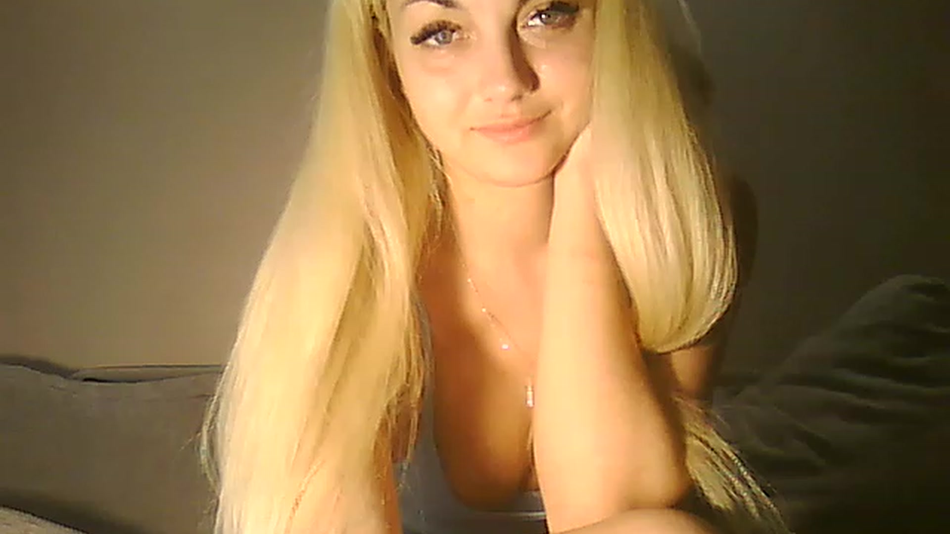 Gallery image thumbnail from AlissaMay's myfreecams stream on, 04/27/2023, 10:19 image 2 of 20