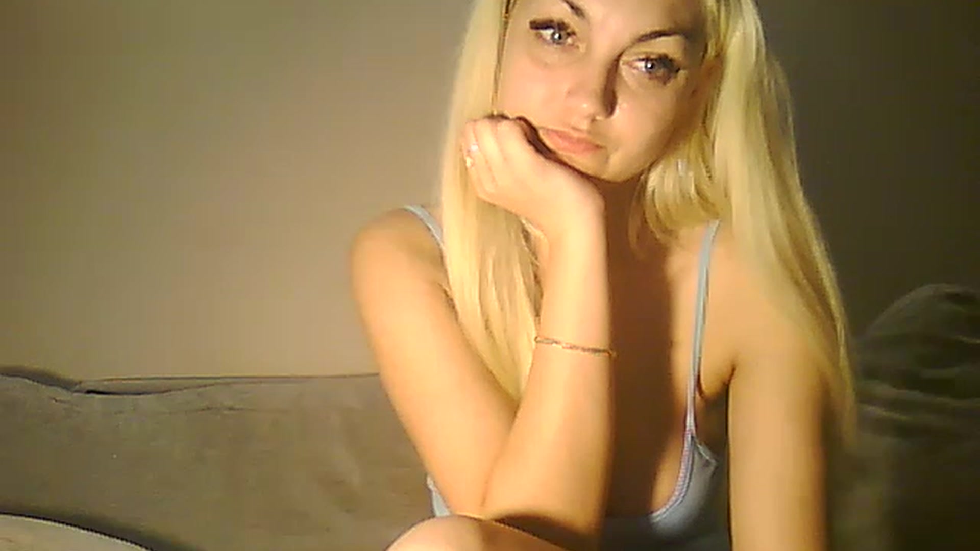 Gallery image thumbnail from AlissaMay's myfreecams stream on, 04/27/2023, 10:19 image 11 of 20