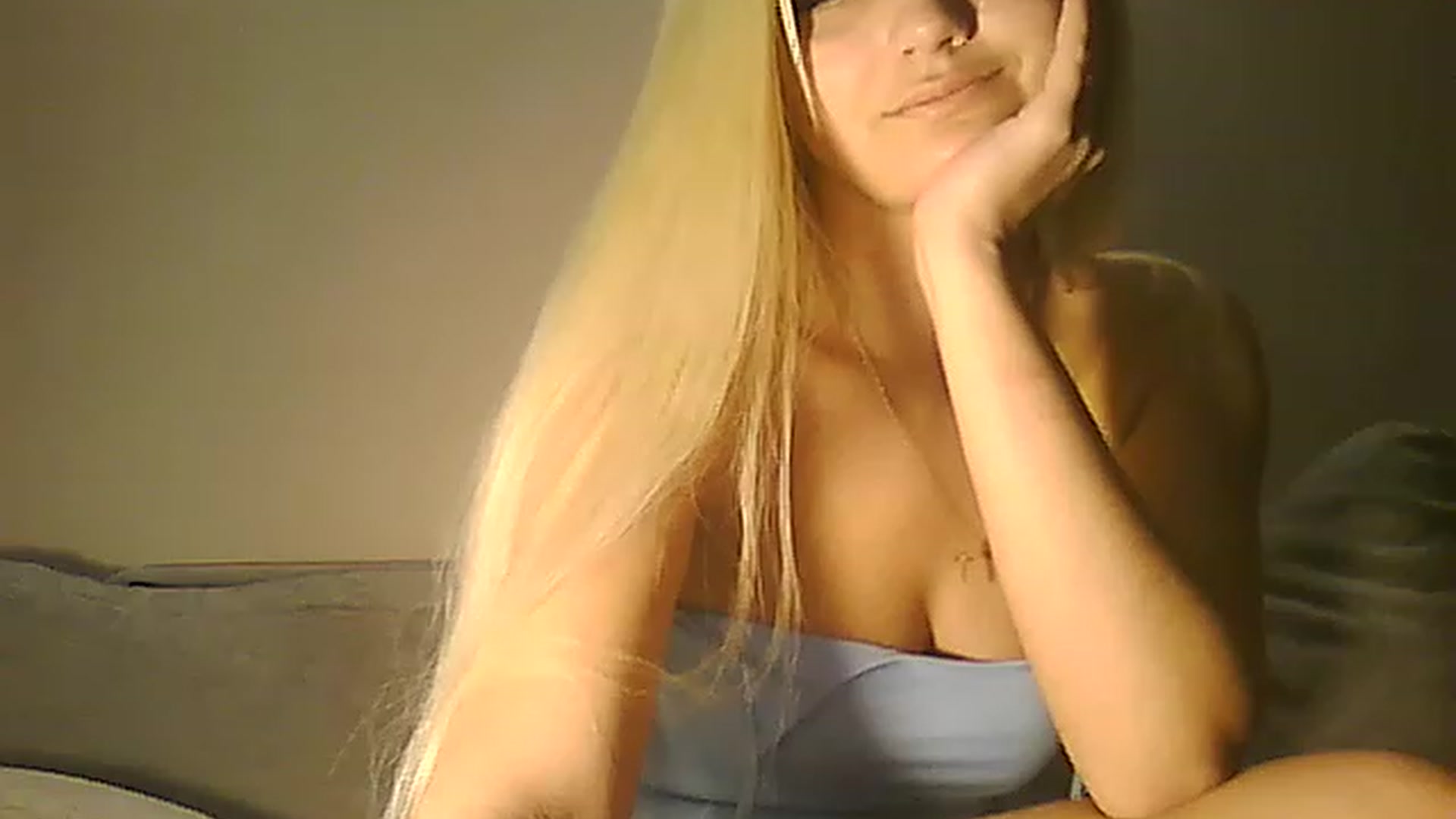 Gallery image thumbnail from AlissaMay's myfreecams stream on, 04/27/2023, 10:48 image 6 of 20