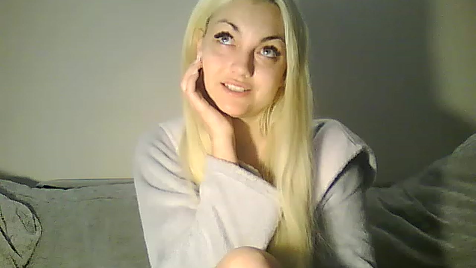 Gallery image thumbnail from AlissaMay's myfreecams stream on, 04/27/2023, 16:07 image 2 of 20