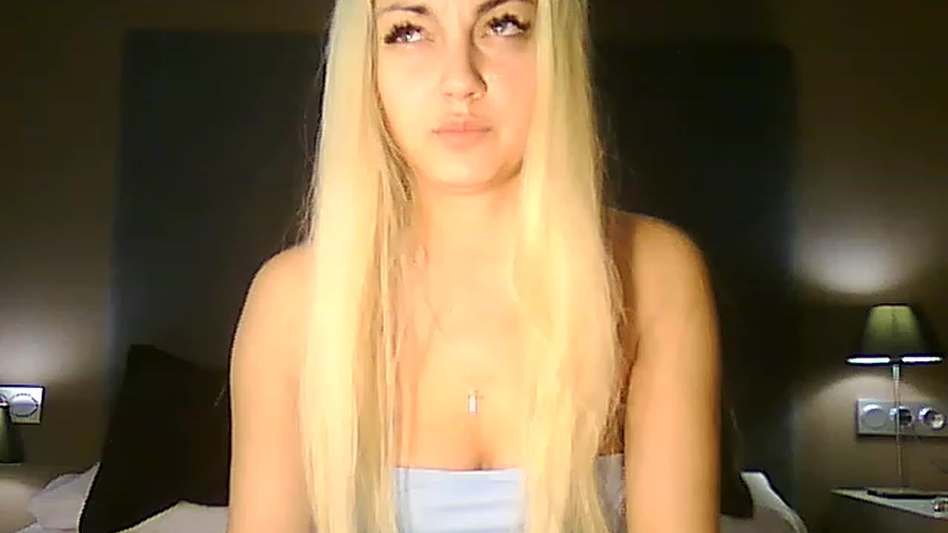 Gallery image thumbnail from AlissaMay's myfreecams stream on, 04/27/2023, 17:33 image 7 of 20