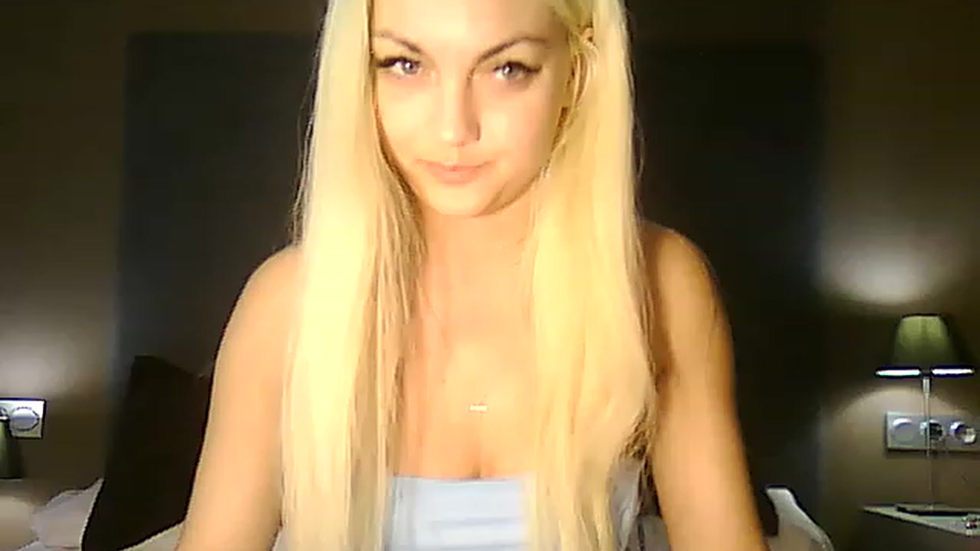 Gallery image thumbnail from AlissaMay's myfreecams stream on, 04/27/2023, 17:33 image 13 of 20
