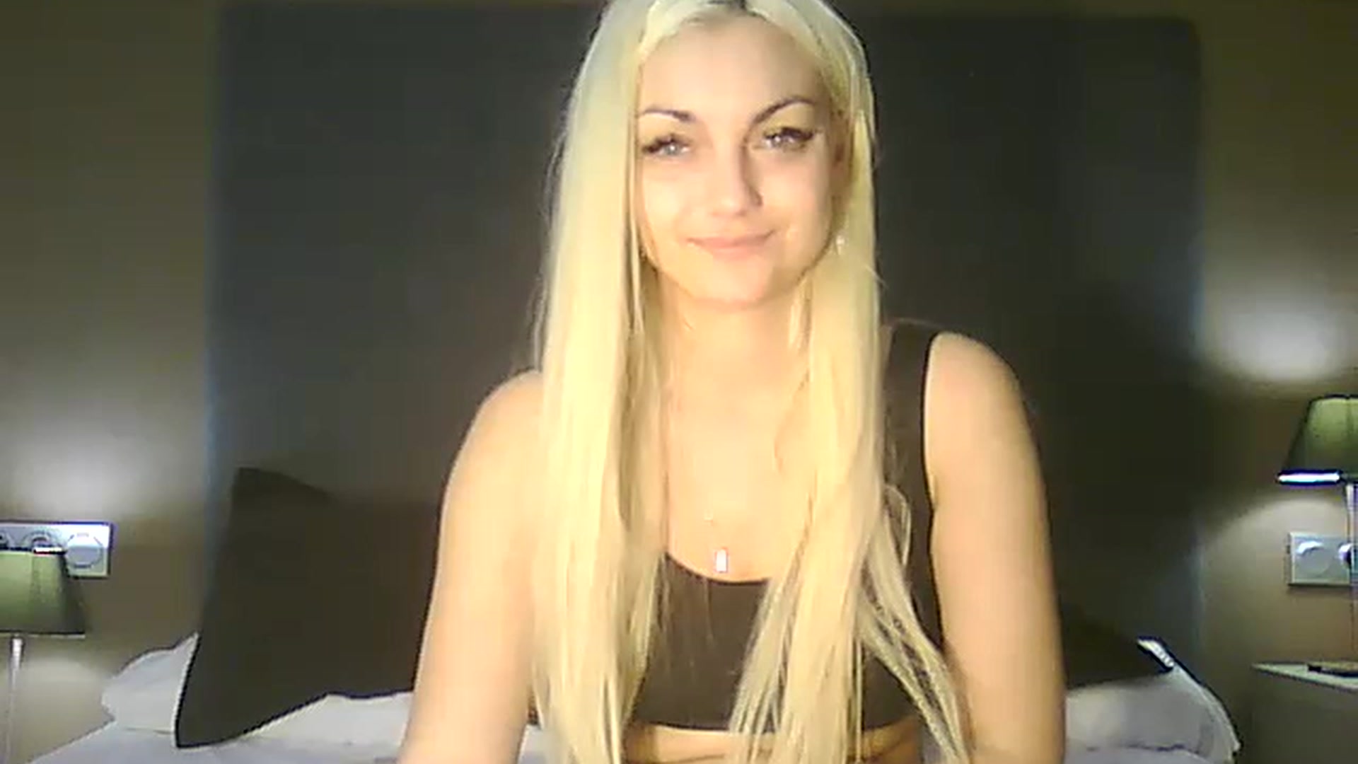 Gallery image thumbnail from AlissaMay's myfreecams stream on, 04/28/2023, 13:04 image 4 of 20
