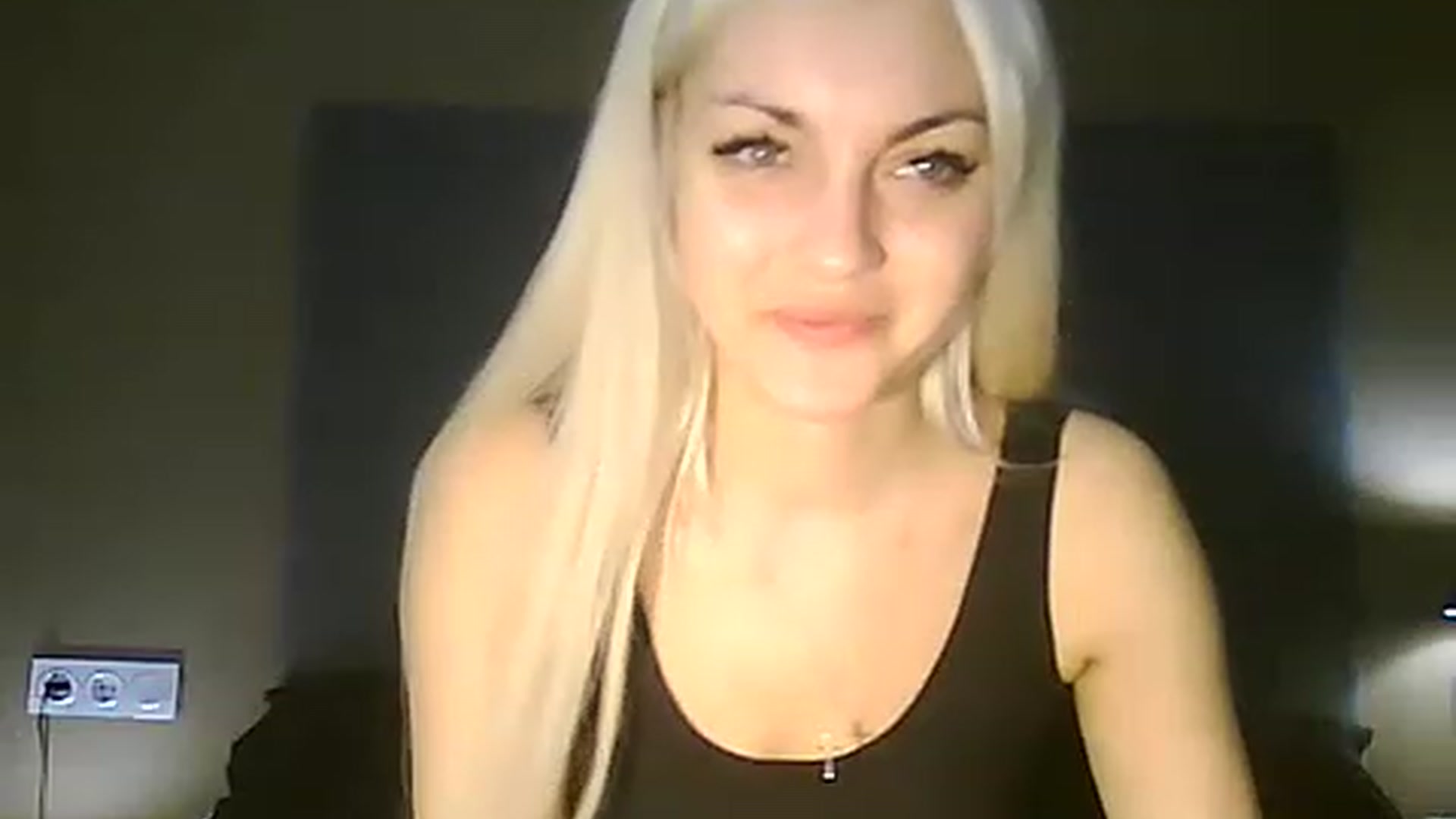 Gallery image thumbnail from AlissaMay's myfreecams stream on, 04/29/2023, 10:58 image 6 of 20