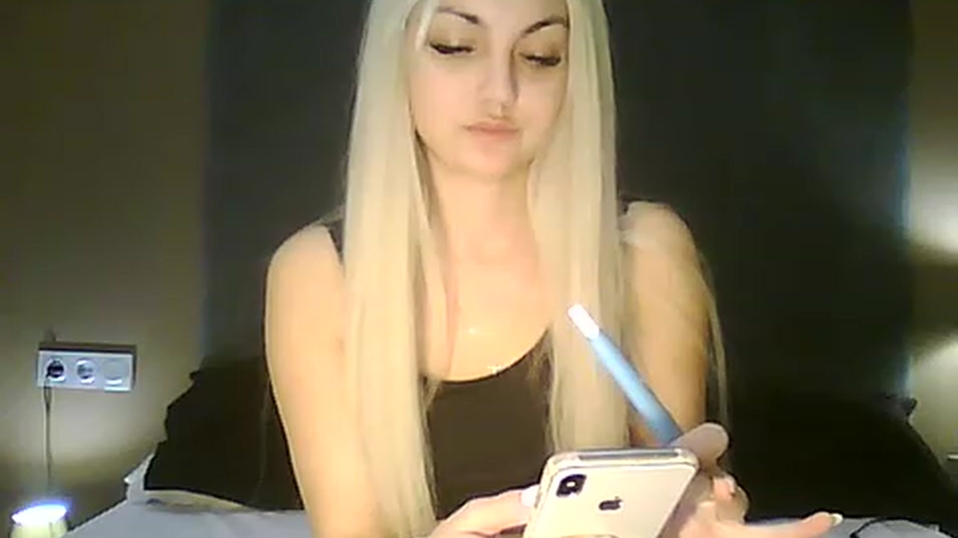 Gallery image thumbnail from AlissaMay's myfreecams stream on, 04/29/2023, 10:58 image 17 of 20