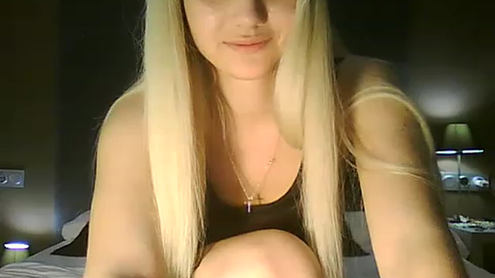 Gallery image thumbnail from AlissaMay's myfreecams stream on, 05/01/2023, 10:37 image 2 of 20