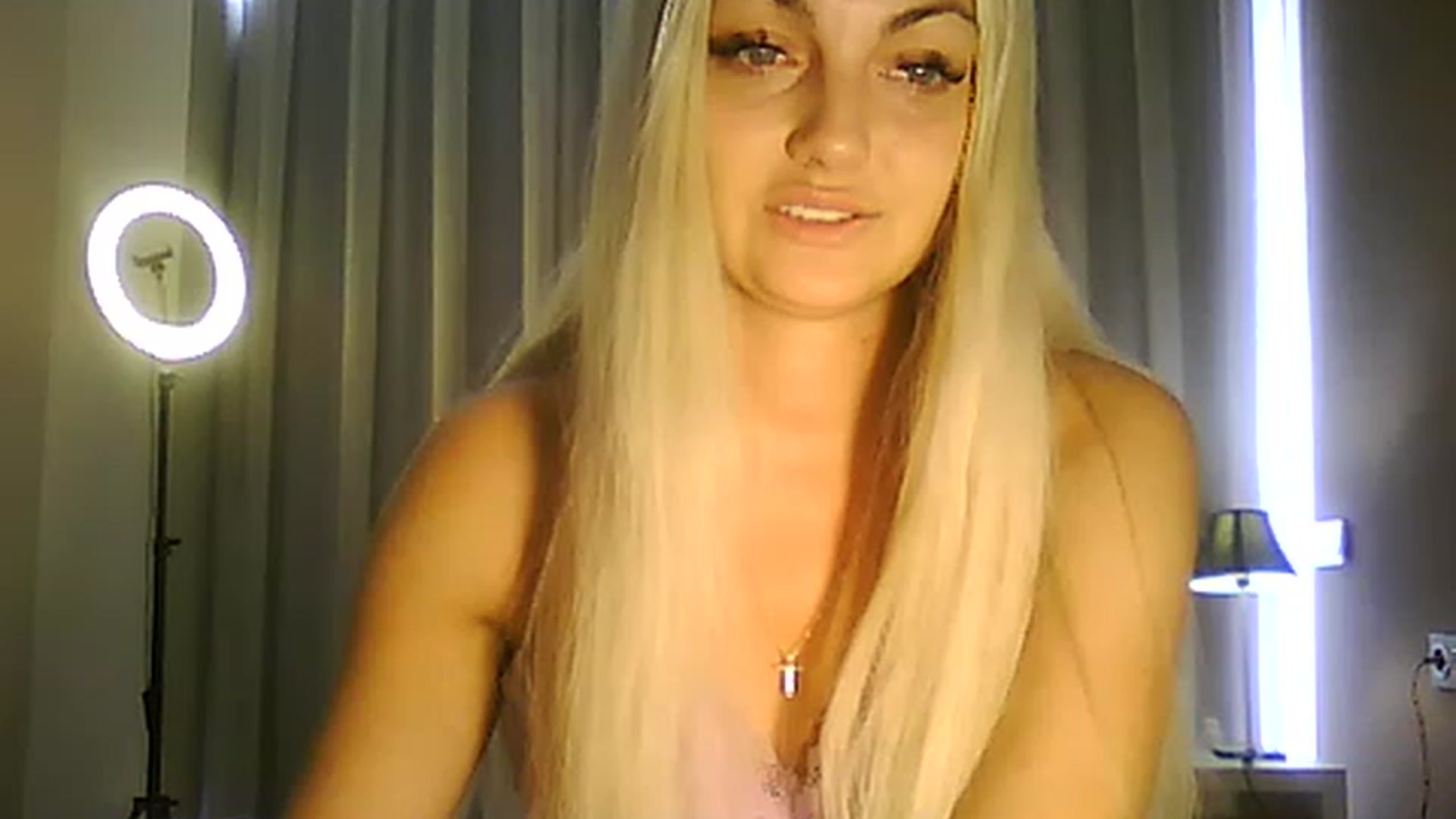 Gallery image thumbnail from AlissaMay's myfreecams stream on, 05/05/2023, 14:11 image 10 of 20