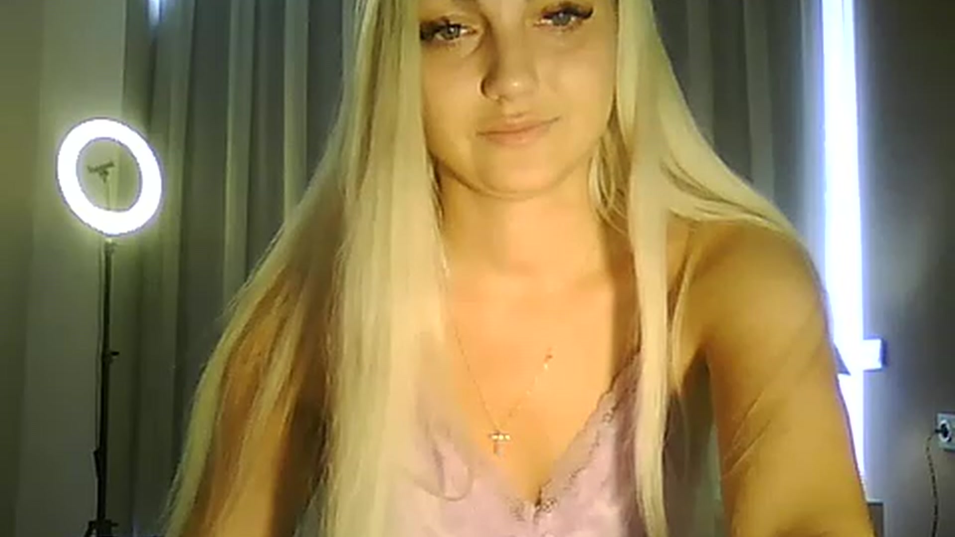 Gallery image thumbnail from AlissaMay's myfreecams stream on, 05/05/2023, 14:11 image 6 of 20