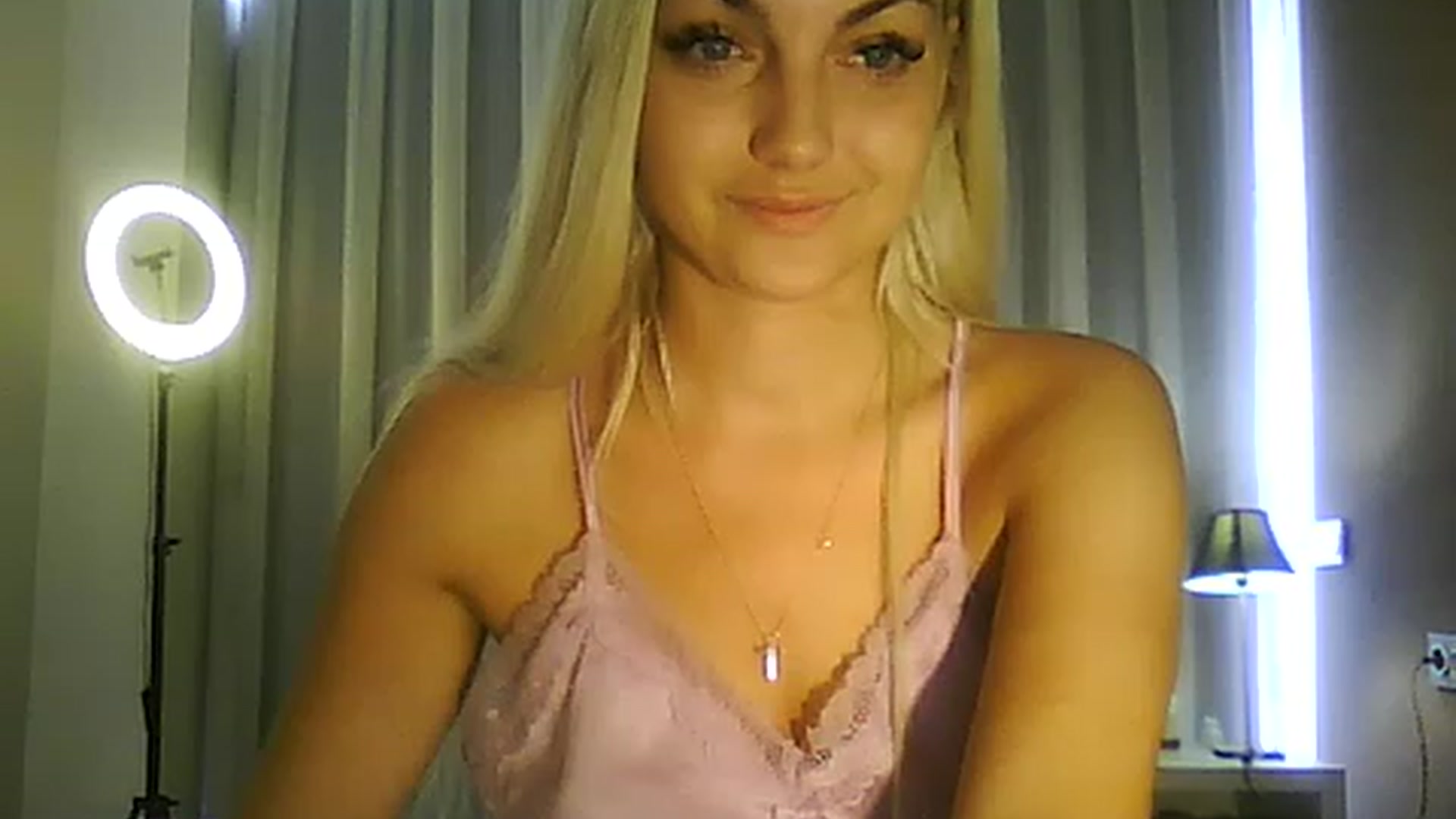 Gallery image thumbnail from AlissaMay's myfreecams stream on, 05/05/2023, 14:11 image 4 of 20